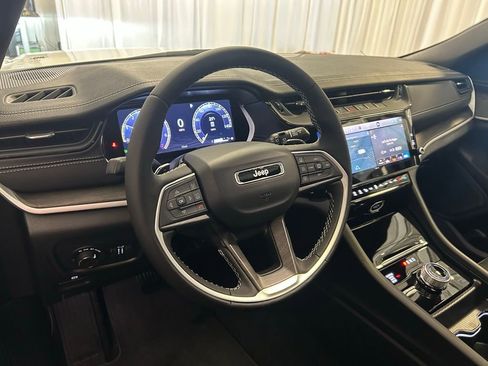 New 2026 Jeep Grand Cherokee Altitude AWD/4WD image 2