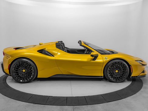 Used 2022 Ferrari SF90 Spider AWD/4WD image 9