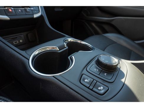 Used 2024 GMC Terrain SLT image 24