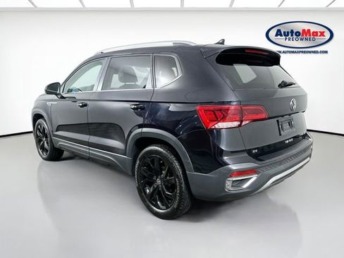 Used 2022 Volkswagen Taos SE w/ Panoramic Sunroof Package AWD/4WD image 6