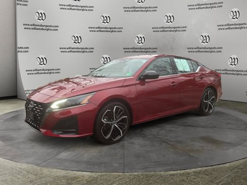 Used 2024 Nissan Altima 2.5 SR image 1