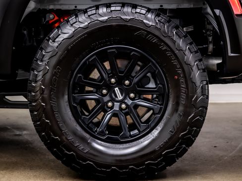 Used 2025 Ford F150 Raptor AWD/4WD image 39