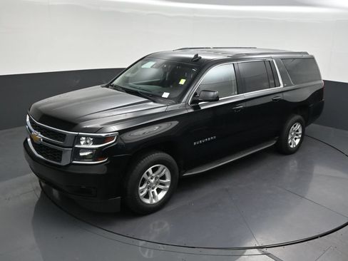 Used 2018 Chevrolet Suburban LT RWD image 16