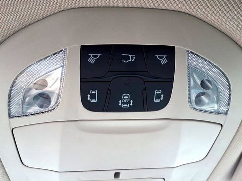 Used 2023 Chrysler Voyager LX FWD image 20