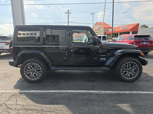 Used 2023 Jeep Wrangler Unlimited Sahara w/ Cold Weather Group AWD/4WD image 3
