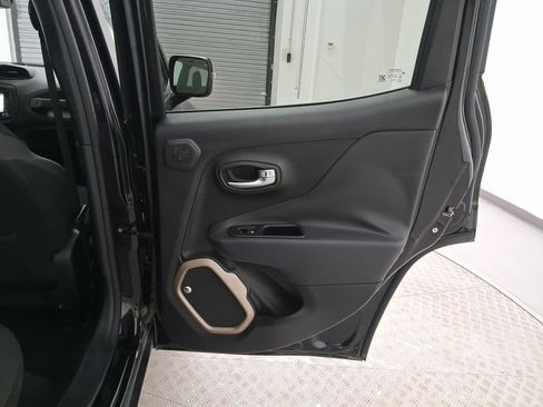 Used 2016 Jeep Renegade 75th Anniversary image 30