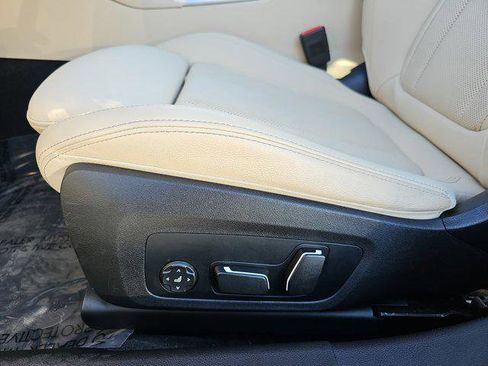 Used 2024 BMW 330i Sedan w/ Convenience Package image 29