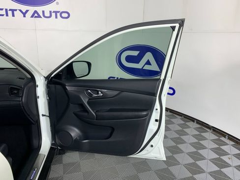 Used 2018 Nissan Rogue SV FWD image 38