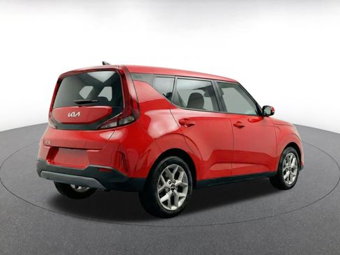 Used 2025 Kia Soul LX w/ LX Technology Package FWD image 9