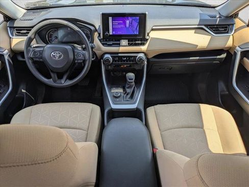 Used 2025 Toyota RAV4 XLE AWD/4WD image 19