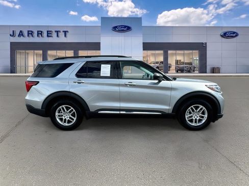 Certified 2025 Ford Explorer Active RWD image 8