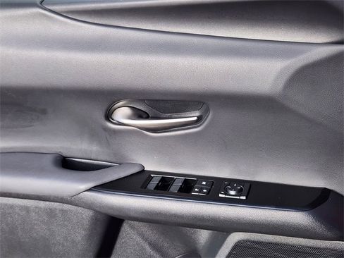 Used 2020 Lexus UX 200 w/ Premium Package image 6