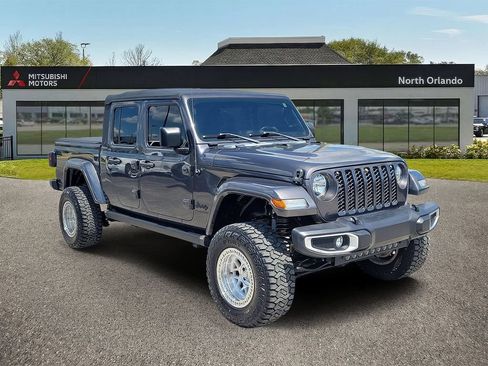 Used 2023 Jeep Gladiator Sport AWD/4WD image 4