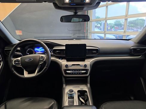 Used 2023 Ford Explorer XLT image 14