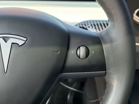 Used 2024 Tesla Model Y Long Range AWD/4WD image 37