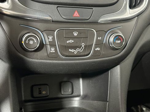 Used 2018 Chevrolet Equinox LT AWD/4WD image 15