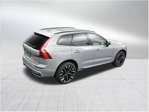 New 2026 Volvo XC60 T8 Ultra w/ Protection Package Premier AWD/4WD image 16