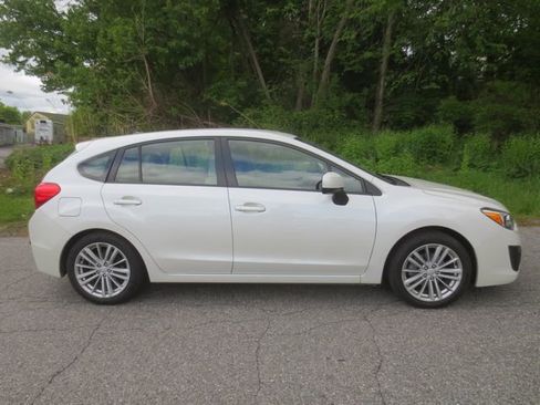 Used 2012 Subaru Impreza 2.0i Premium AWD/4WD image 10