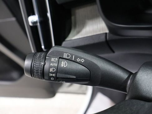 Used 2023 Volvo XC40 B5 Core image 38