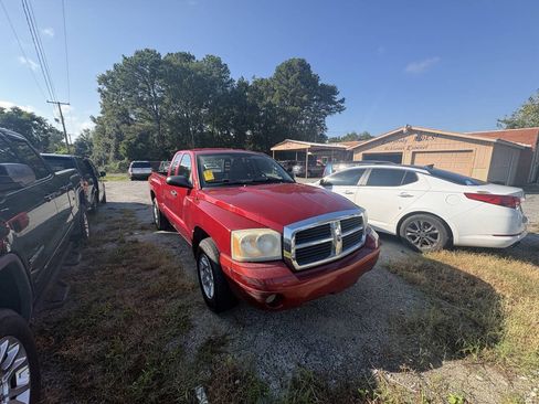 Used 2006 Dodge Dakota SLT RWD image 1