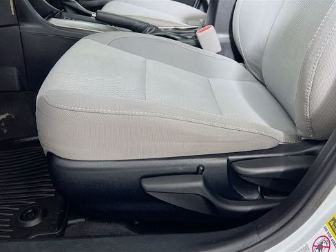 Used 2015 Toyota Corolla LE FWD image 19
