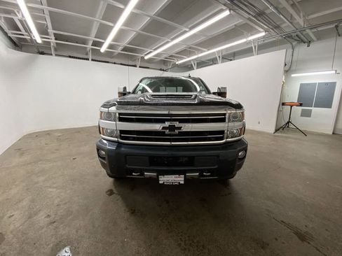 Used 2019 Chevrolet Silverado 2500 High Country w/ Duramax Plus Package image 9