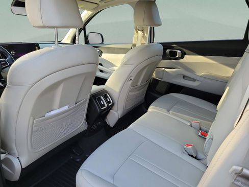 Used 2023 Kia Sorento S w/ Panoramic Sunroof Package FWD image 6
