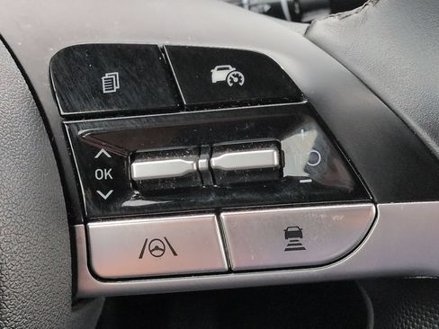 Used 2025 Hyundai Elantra SEL FWD image 20