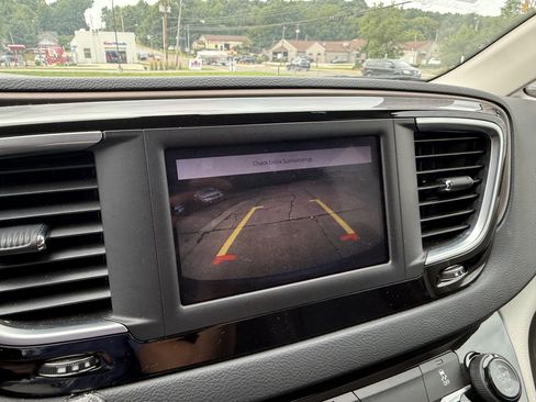Used 2022 Chrysler Voyager LX FWD image 19