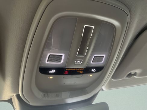 Used 2025 Volvo V60 B5 Cross Country Plus image 28