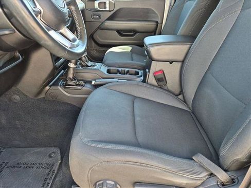 Used 2019 Jeep Wrangler Unlimited Sahara AWD/4WD image 15