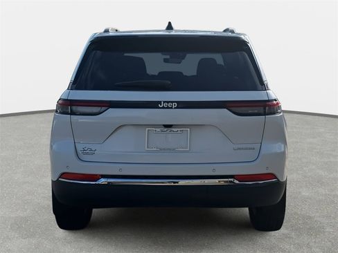 New 2025 Jeep Grand Cherokee Laredo image 6