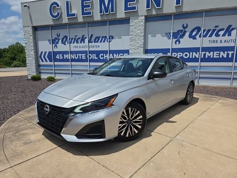 Used 2025 Nissan Altima 2.5 SV FWD image 1