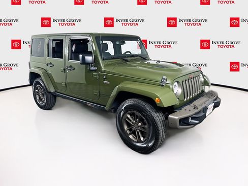 Used 2016 Jeep Wrangler Unlimited Sahara AWD/4WD image 3