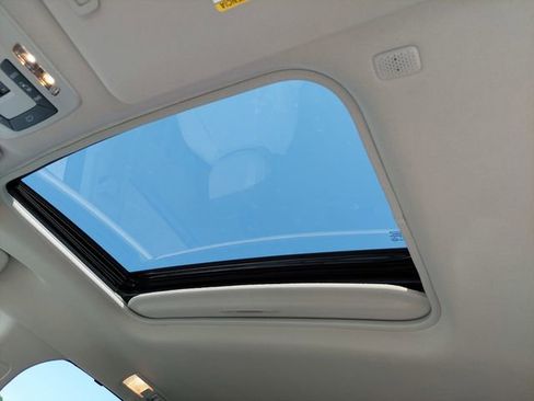 Used 2024 Toyota Sienna XLE w/ XLE Plus Package FWD image 14
