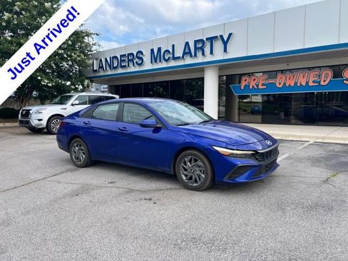 Used 2024 Hyundai Elantra SEL FWD image 1