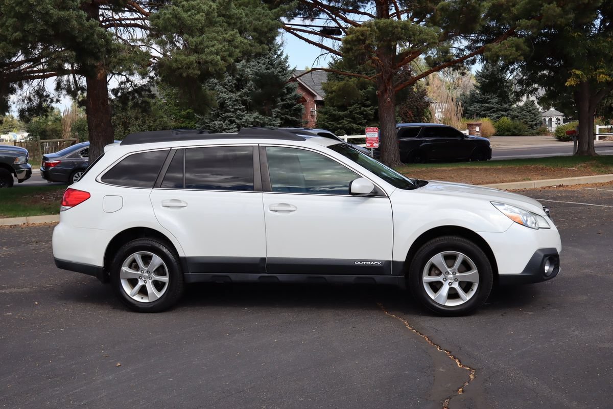 Used 2014 Subaru Outback 2.5i Limited w/ Moonroof Package AWD/4WD image 3