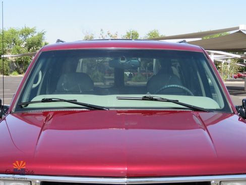 Used 1999 Chevrolet Suburban 4WD w/ Preferred Equipment Group 3 image 37