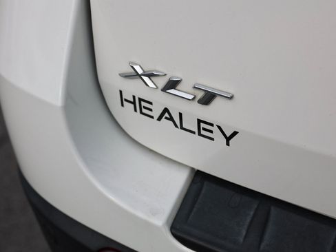 Used 2022 Ford Explorer XLT w/ Equipment Group 202A image 9