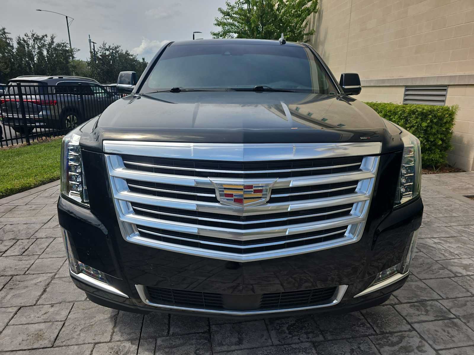 Used 2019 Cadillac Escalade ESV Platinum AWD/4WD image 2