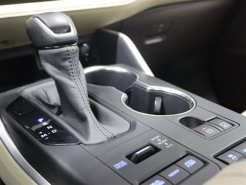 Used 2020 Toyota Highlander XLE AWD/4WD image 40