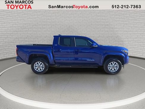 Used 2025 Toyota Tacoma SR5 image 4
