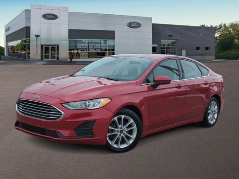 Used 2020 Ford Fusion SE image 1