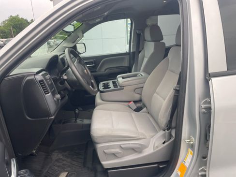Used 2018 Chevrolet Silverado 1500 Custom w/ Custom Value Package AWD/4WD image 8