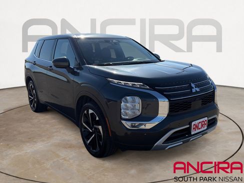 Used 2024 Mitsubishi Outlander SE image 1