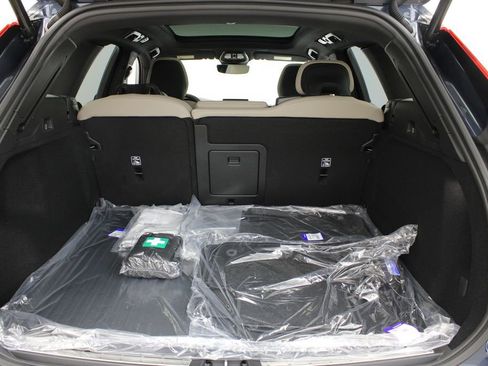 New 2026 Volvo XC60 B5 Plus w/ Protection Package Premier AWD/4WD image 31