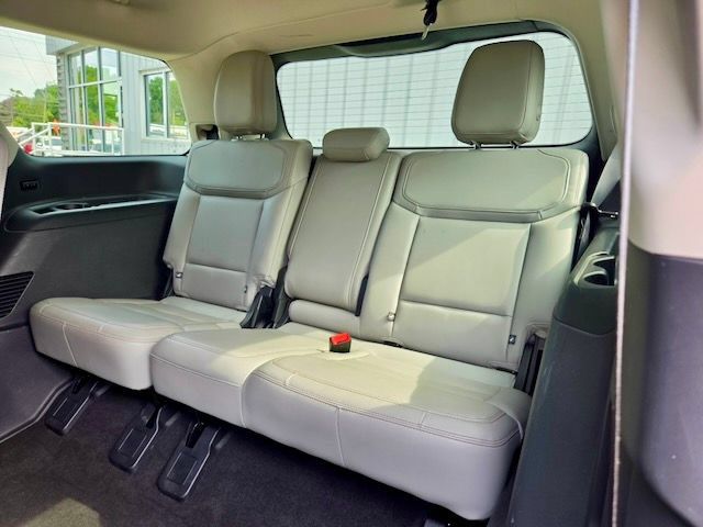Used 2025 Ford Expedition Active AWD/4WD image 12
