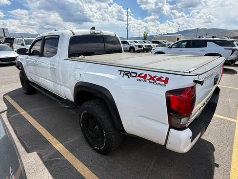 Used 2019 Toyota Tacoma TRD Off-Road w/ Technology Package AWD/4WD image 6