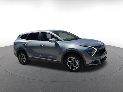 Used 2025 Kia Sportage LX FWD image 2