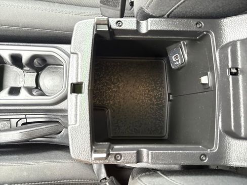 Used 2020 Jeep Wrangler Unlimited Sahara image 25